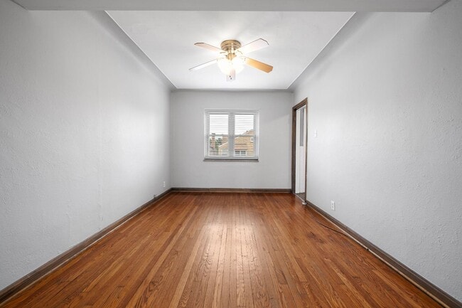Building Photo - 5821 Lindenwood Ave
