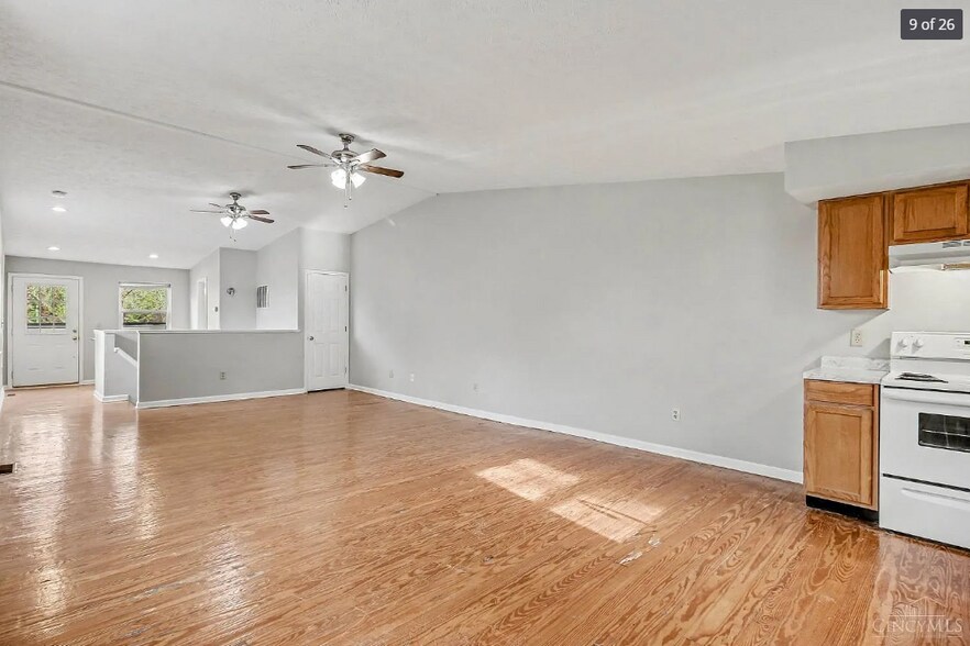 Building Photo - 2226 Ravine St
