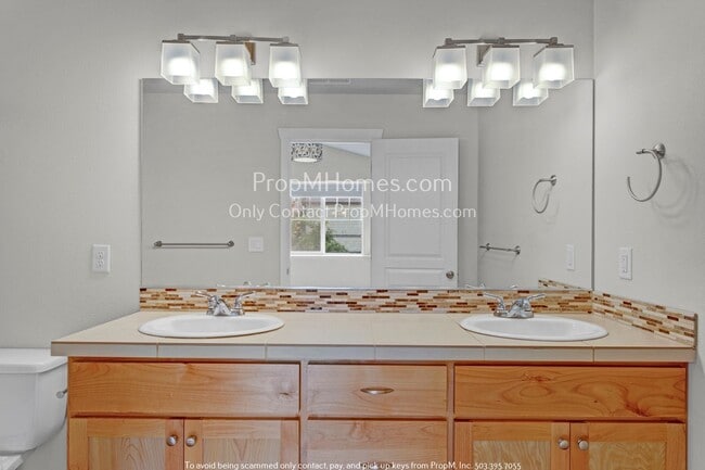 Building Photo - 3117 SW 173rd Ave