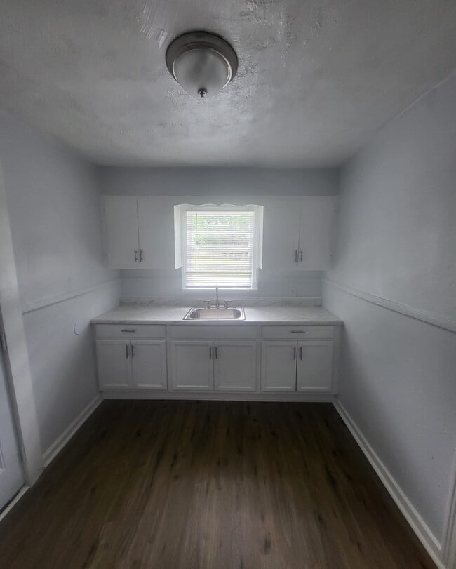 Building Photo - 954 Winn St