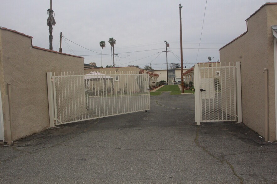 Building Photo - 911 S Marguerita Ave