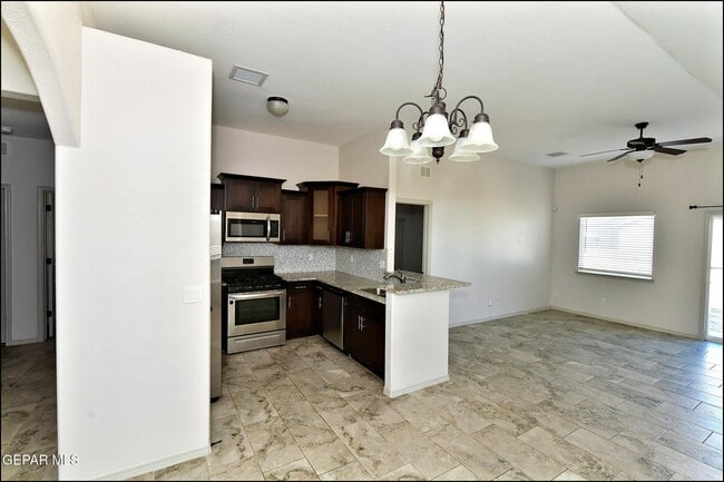 Building Photo - 14945 Tierra Escape Ave