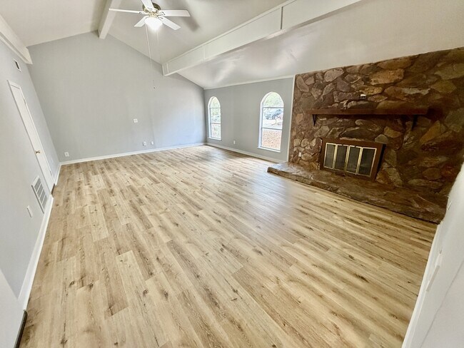 Building Photo - 6108 Deerfield Ct