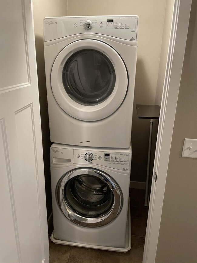 Building Photo - 857 Pantani Ct