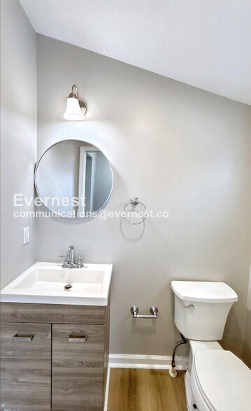 Building Photo - 2432 Steele Ave