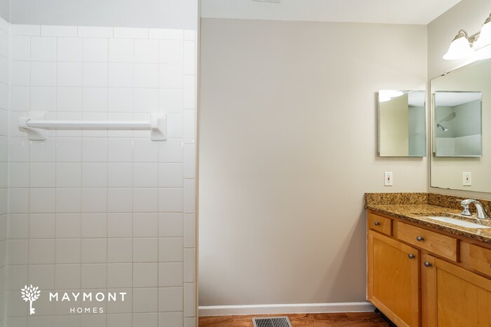 Building Photo - 12896 Pacer Dr