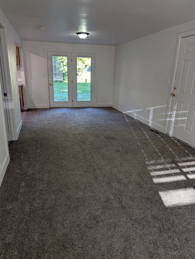 Building Photo - 880 Medoland Dr