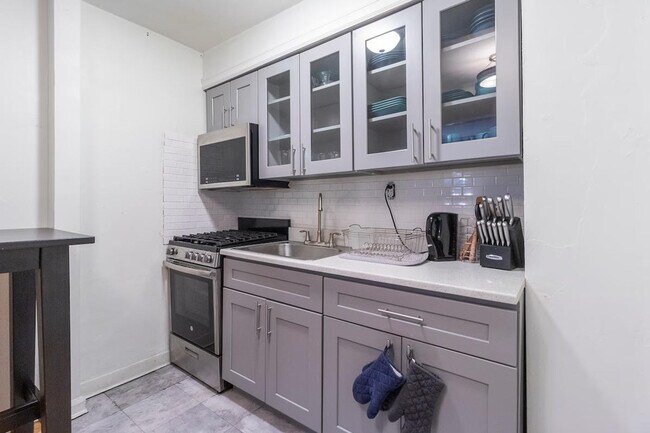 Building Photo - 340 E 80th St