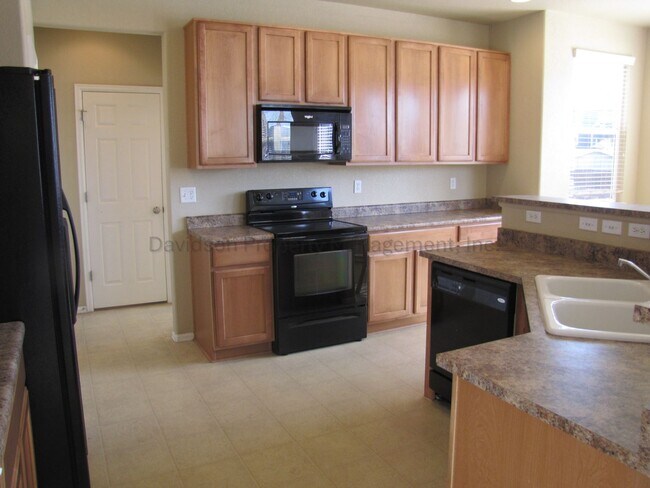 Building Photo - Spacious 3 Bedroom House in Southeast Colorado Springs