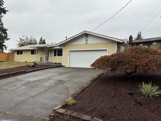 Building Photo - Beautiful Family home