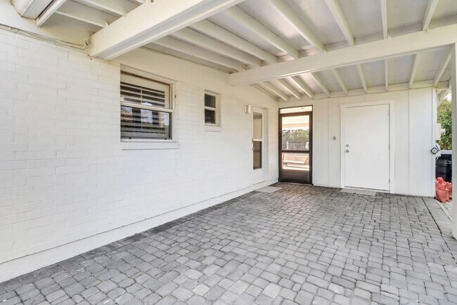 Building Photo - 2048 Harbor Ln