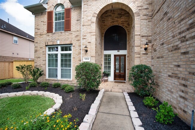 Building Photo - 1914 Lakeside Xing