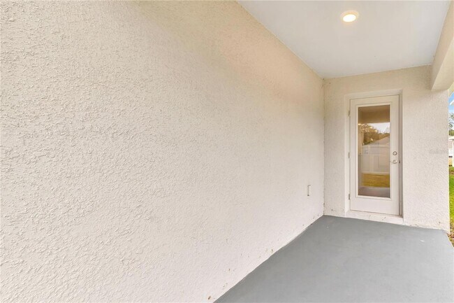 Building Photo - 2872 NE 21st Ct Rd