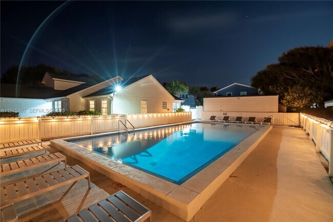 Building Photo - 17784 Front Beach Rd