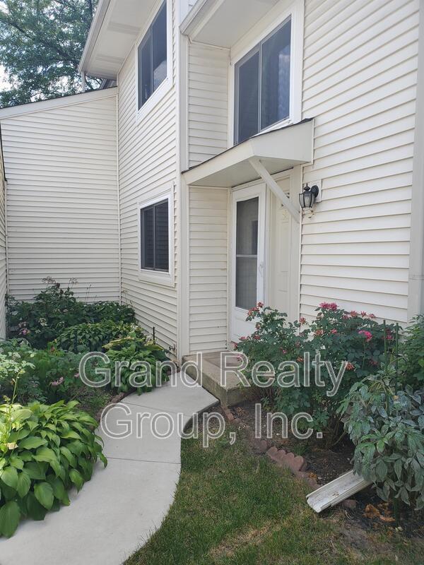 Building Photo - 1046 Cumberland Ct