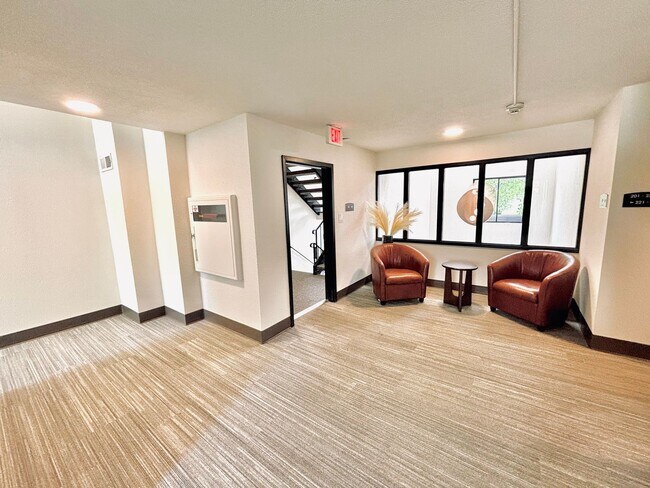 Building Photo - LOCATION LOCATION!  Prime, 1 bed/1 bath Co...