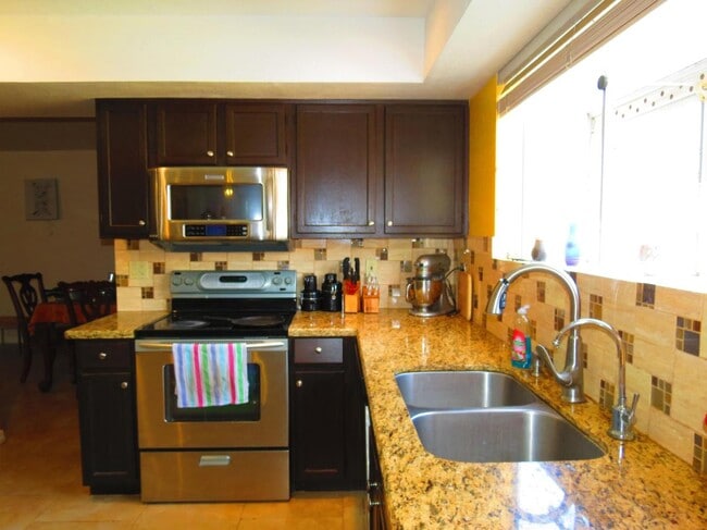 Building Photo - 4122 E Windsong Dr