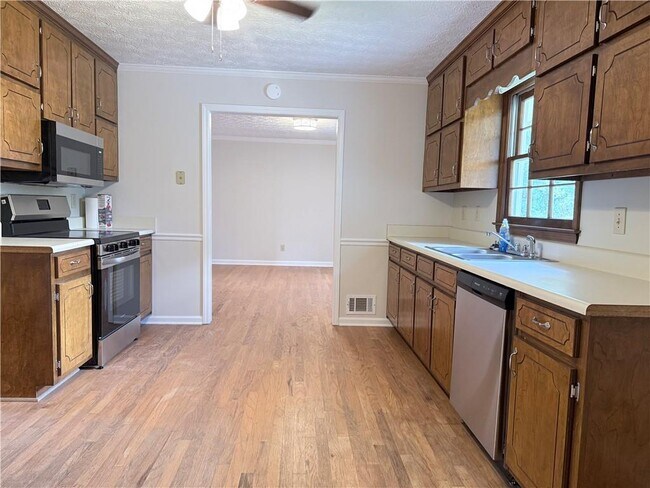 Building Photo - 40 Salem Ridge