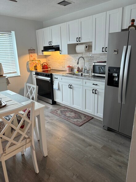 Kitchen/Dining Room - 191 NW 17th Ave