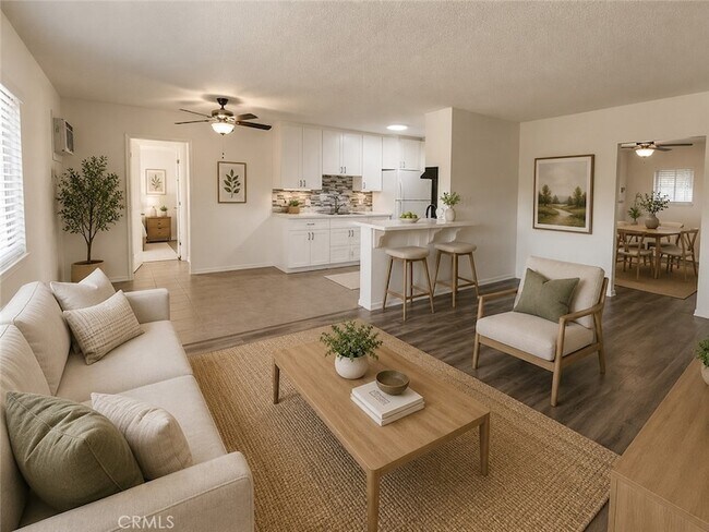 Building Photo - 685 E Vista Chino
