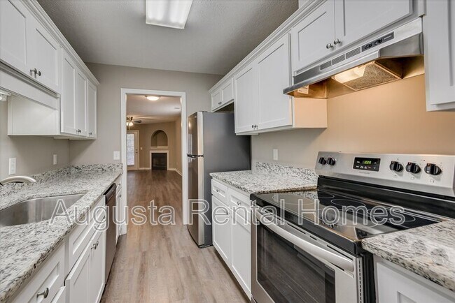 Building Photo - 108 Kelly Dr