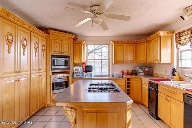 Building Photo - 2890 Shelbyville Rd