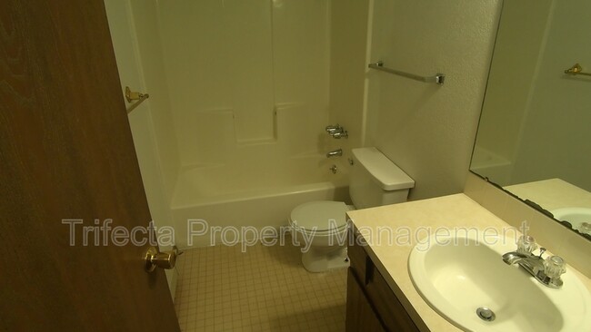Building Photo - 4953 Basswood Dr