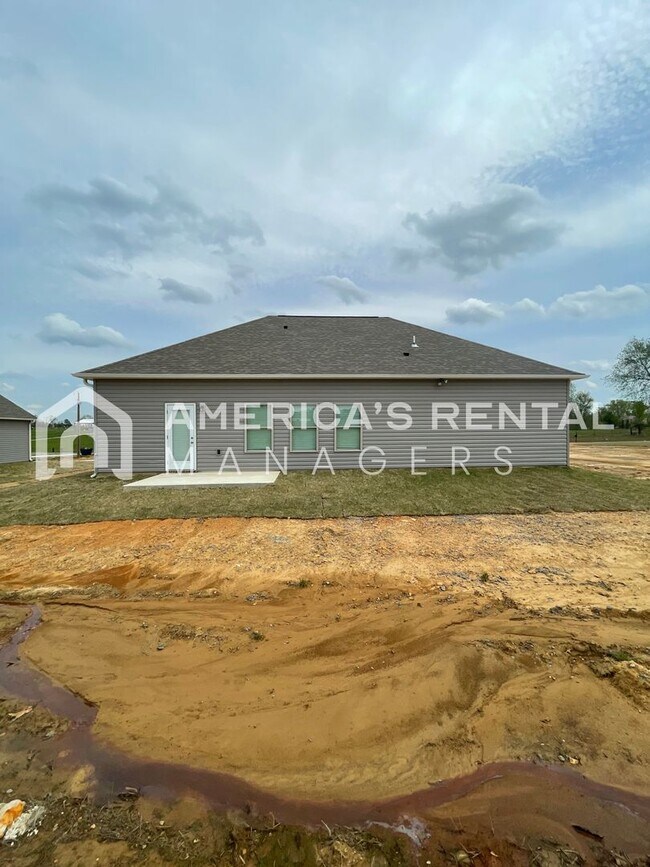 Building Photo - Available Now!! PRICE REDUCTION*** SIGN A ...