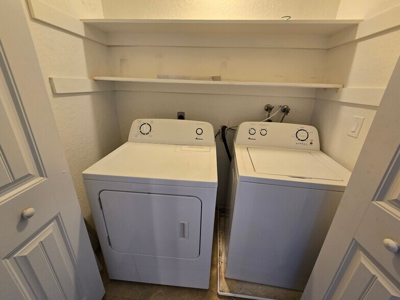 Building Photo - 956 Lupine Hills Dr