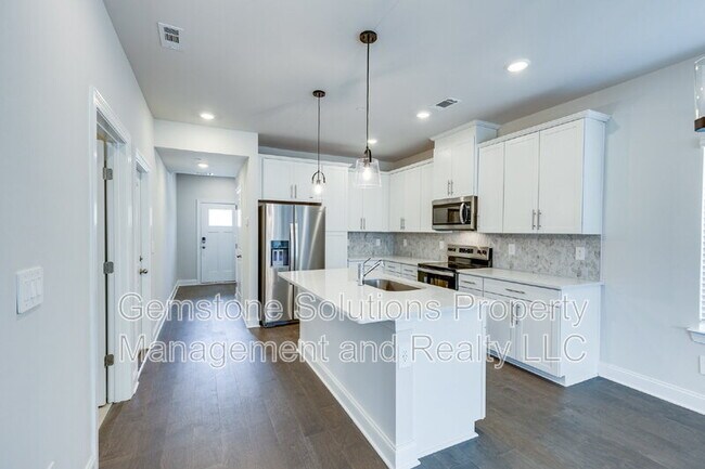 Building Photo - 204 Douglas Bend Rd