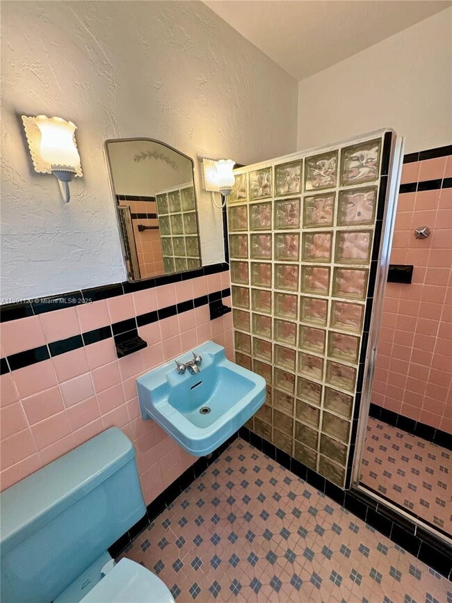 Building Photo - 5700 SW 42nd St