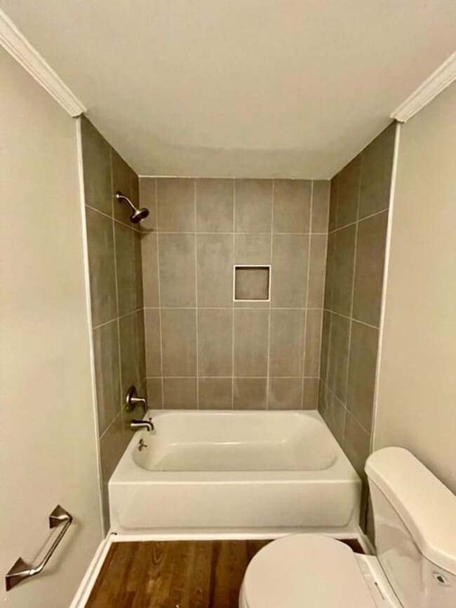 Building Photo - Don't miss out on this Adorable 2 bedroom ...