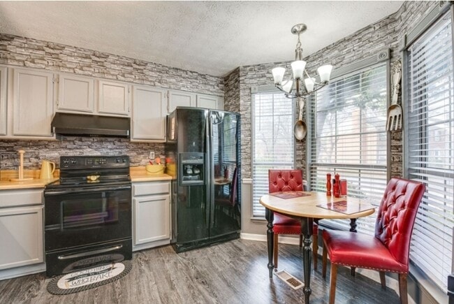Building Photo - 2951 Lexington Trace Dr