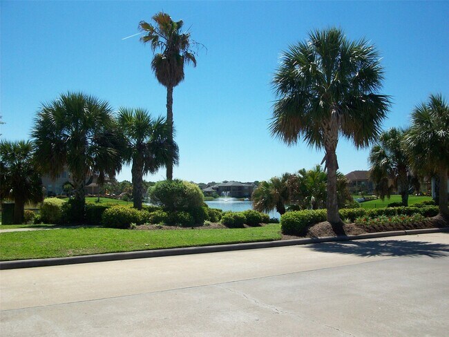 Building Photo - 1722 Parklake Village Dr