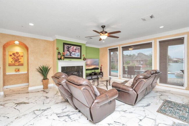 Building Photo - 12002 Newport Shore Dr