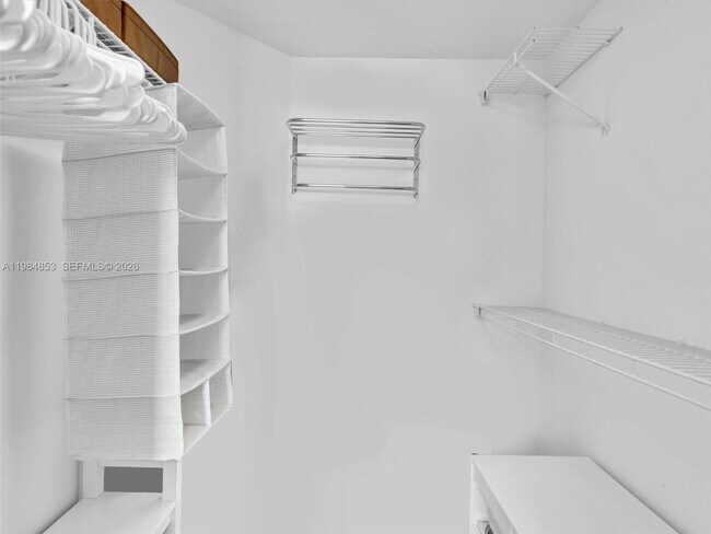 Building Photo - 17150 N Bay Rd