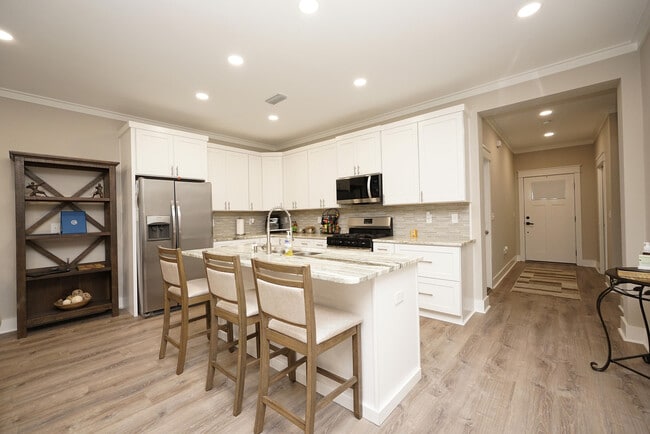 Building Photo - 6 Praiseworthy Dr