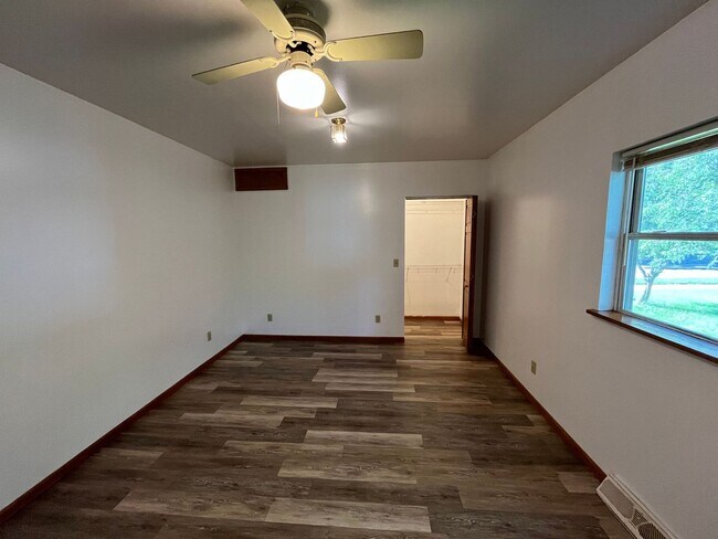 Building Photo - 714 4th St