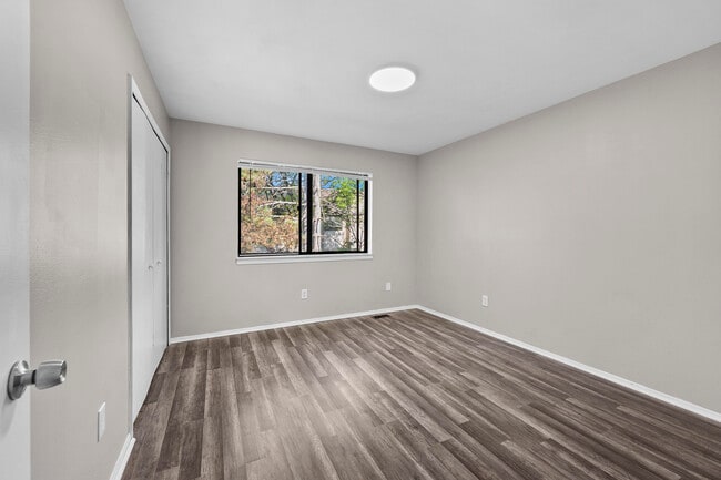Building Photo - 5353 Wright Way S