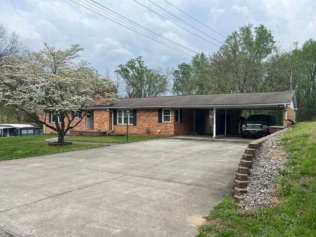 Primary Photo - 733 Pine St