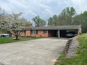 Building Photo - 733 Pine St