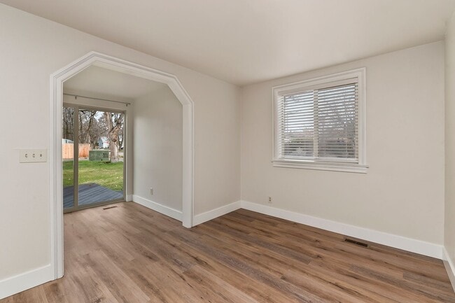 Building Photo - 3 Bedroom 1 Bathroom home in the North End