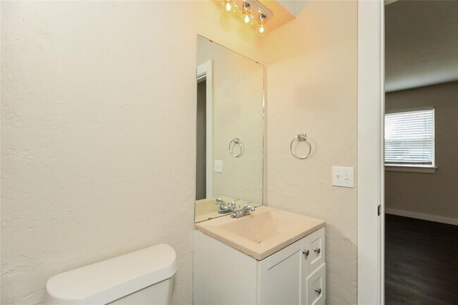 Building Photo - 1828 Sunrise Dr