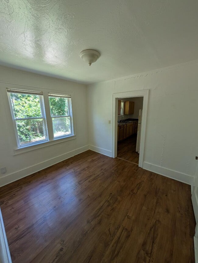 Building Photo - 818 W Symmes St