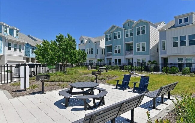 Building Photo - 2400 Ezzell Ct