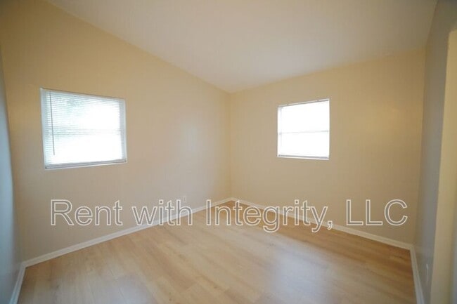 Building Photo - 2032 Warwick St