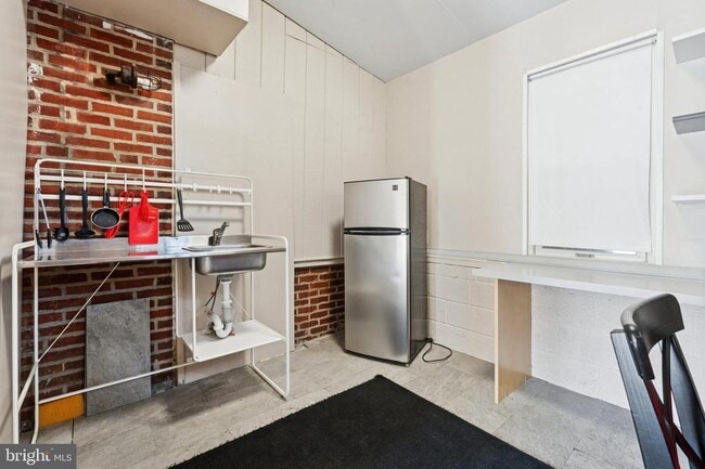 Building Photo - 614 Wises Mill Rd