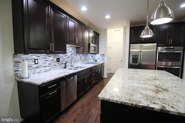 Building Photo - 4 Stonehaven Cir