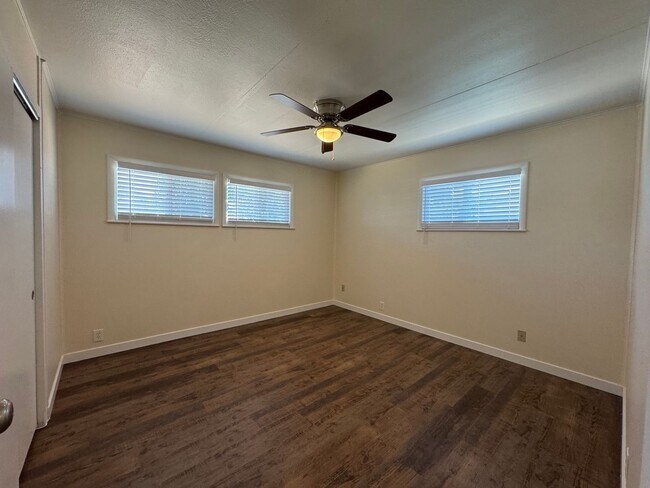Building Photo - 1205 Aspen Ave