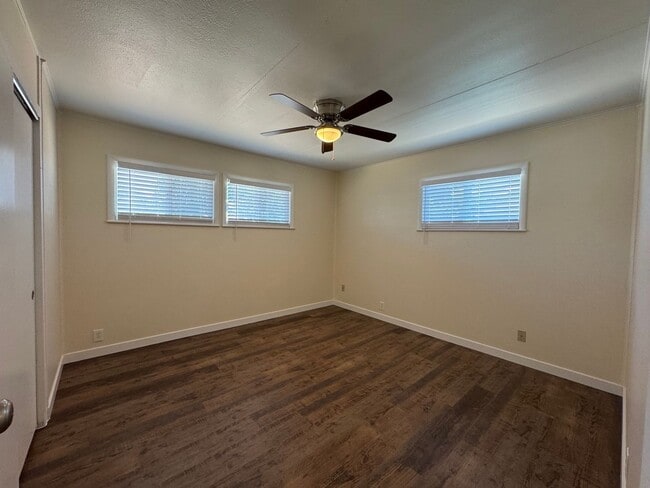 Building Photo - 2 Bedroom Ranch with 1 Car garage